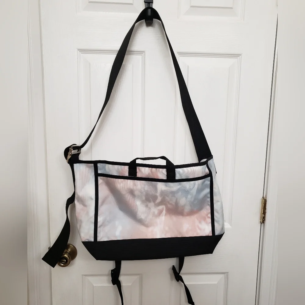 Free People Manhattan x‎ Portage Cloud Messenger Bag. NWOT.